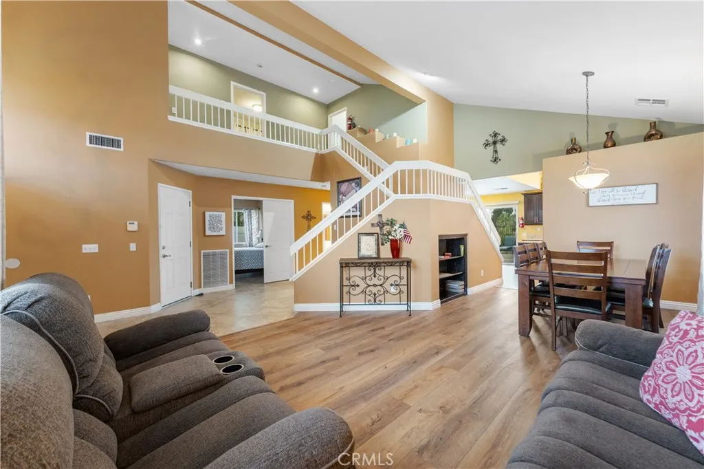 https://cdn.realtyfeed.com/cdn/127/306519524/3ae148a33e4e217a35bde32422c5fea4.webp
