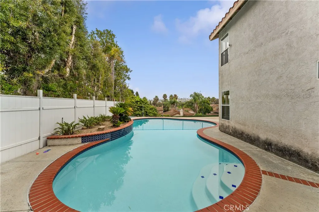 https://cdn.realtyfeed.com/cdn/127/306519524/8d2113ca692e970ff979fb2ea99b4be4.webp