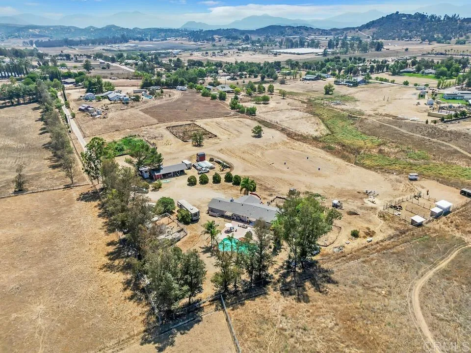 https://cdn.realtyfeed.com/cdn/127/306519546/237ef435cffd4d7c736bf877141a8ea9.webp
