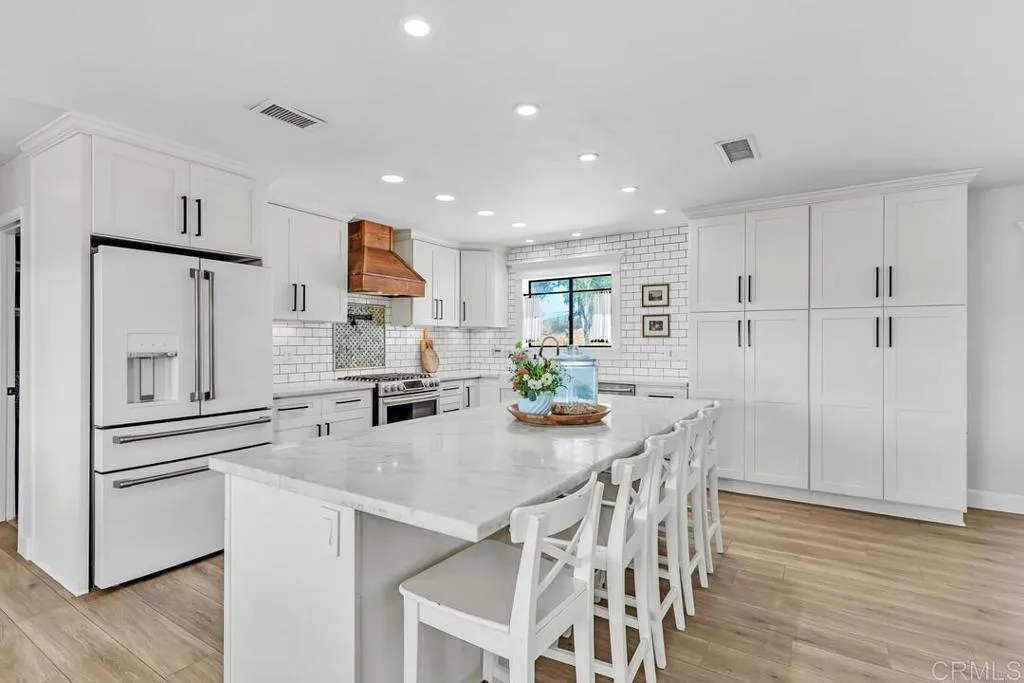 https://cdn.realtyfeed.com/cdn/127/306519546/335a8079a01e7443569225e9a8a92abd.webp