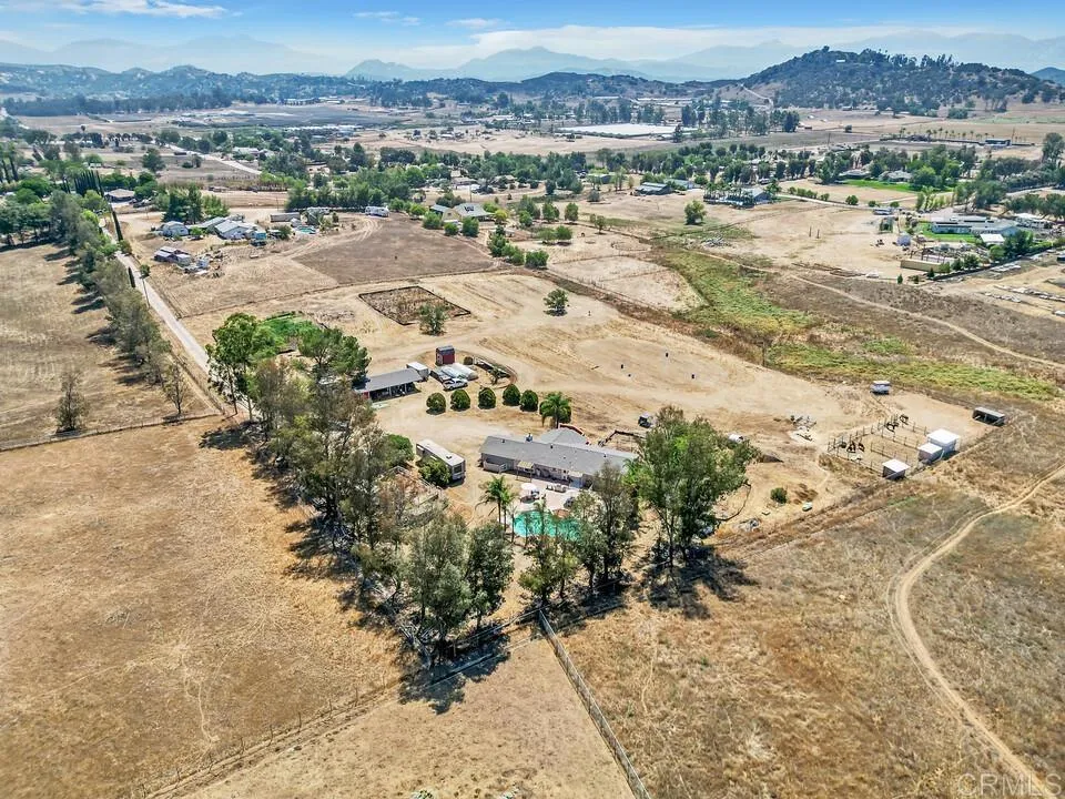 https://cdn.realtyfeed.com/cdn/127/306519546/41777b0f7a6510fb53c850d371b5ed0c.webp