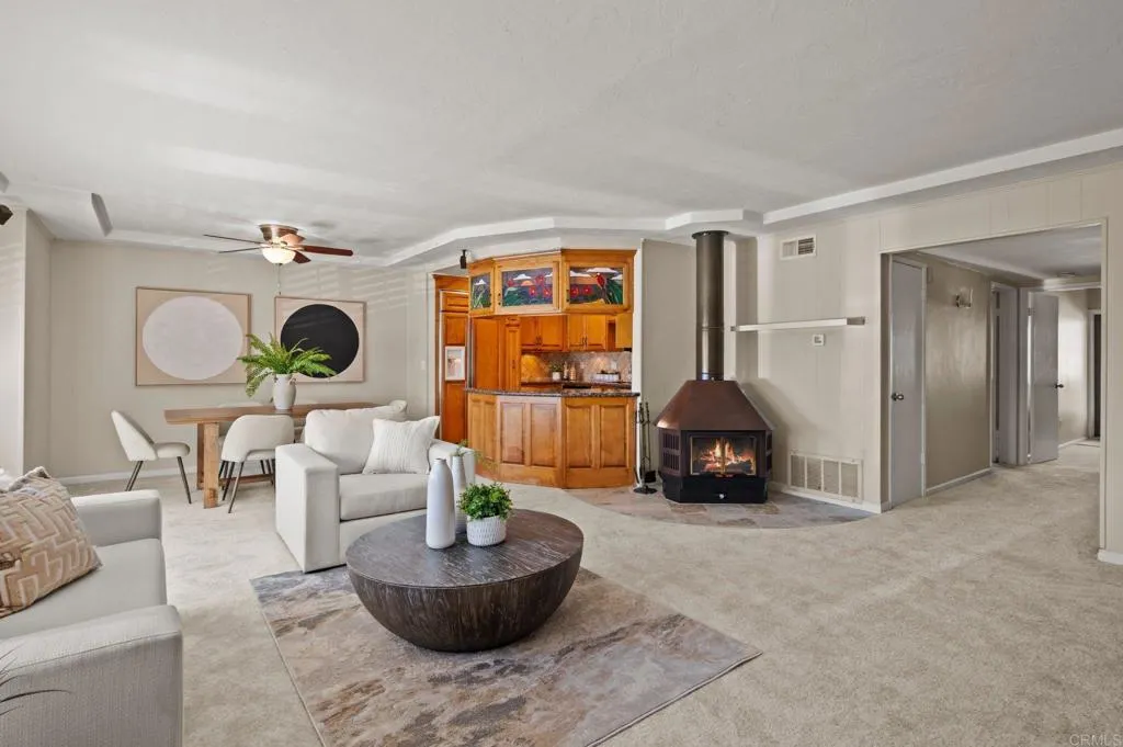 https://cdn.realtyfeed.com/cdn/127/306519671/b4ede265139a0b38ca20f2f9865fa77c.webp