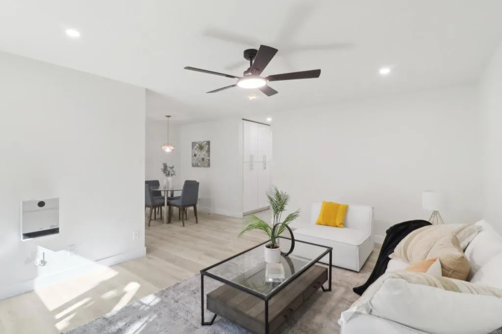 https://cdn.realtyfeed.com/cdn/127/306519677/854a2315249327f4950792fff992cf27.webp