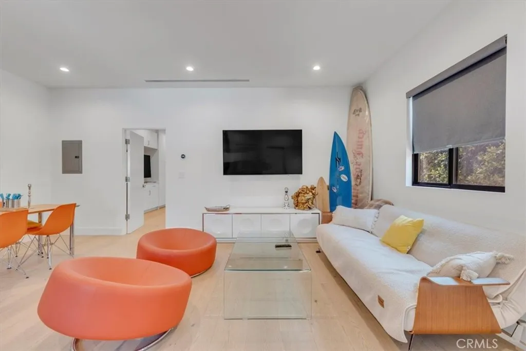 Sherman Oaks, CA 91401