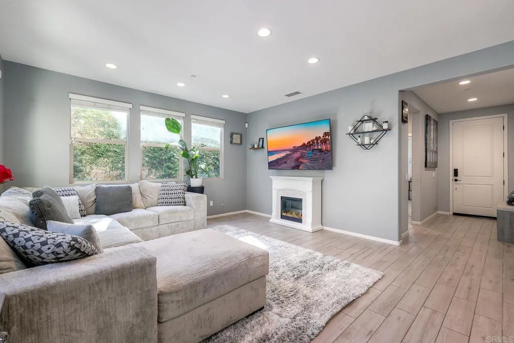 https://cdn.realtyfeed.com/cdn/127/306519730/98418d1ca7b37090a18acd224c1ac409.webp