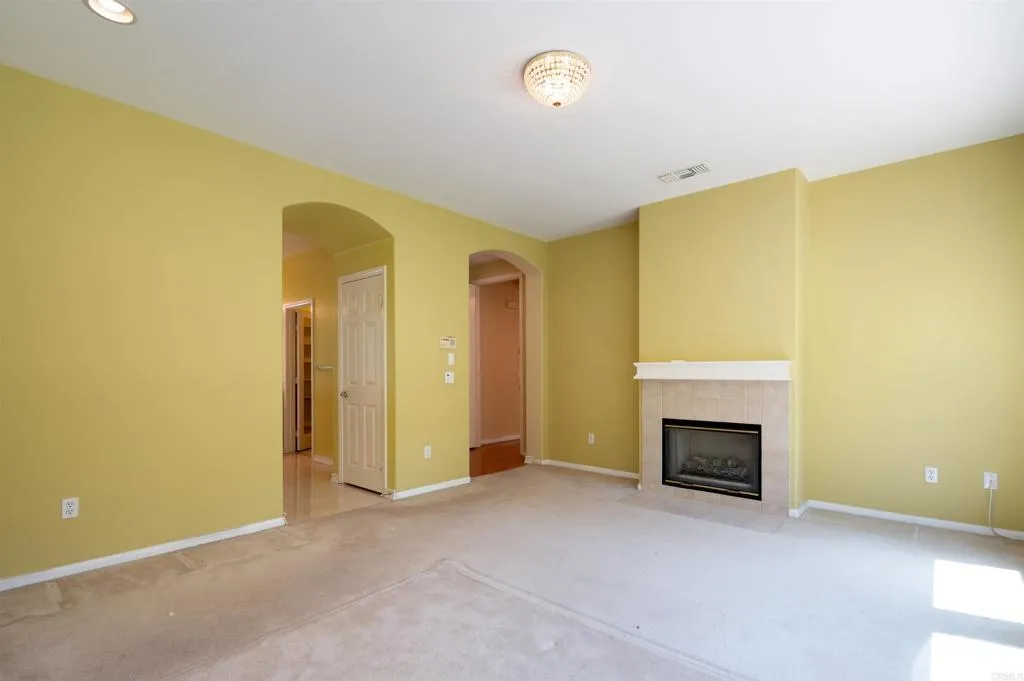https://cdn.realtyfeed.com/cdn/127/306519783/215d567f77fa07dc7fc6b895dce3a13e.webp