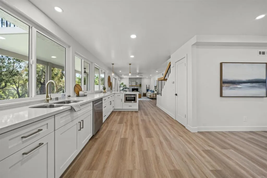 https://cdn.realtyfeed.com/cdn/127/306519797/cc4eb32a88d6063ca292bced94d083b0.webp