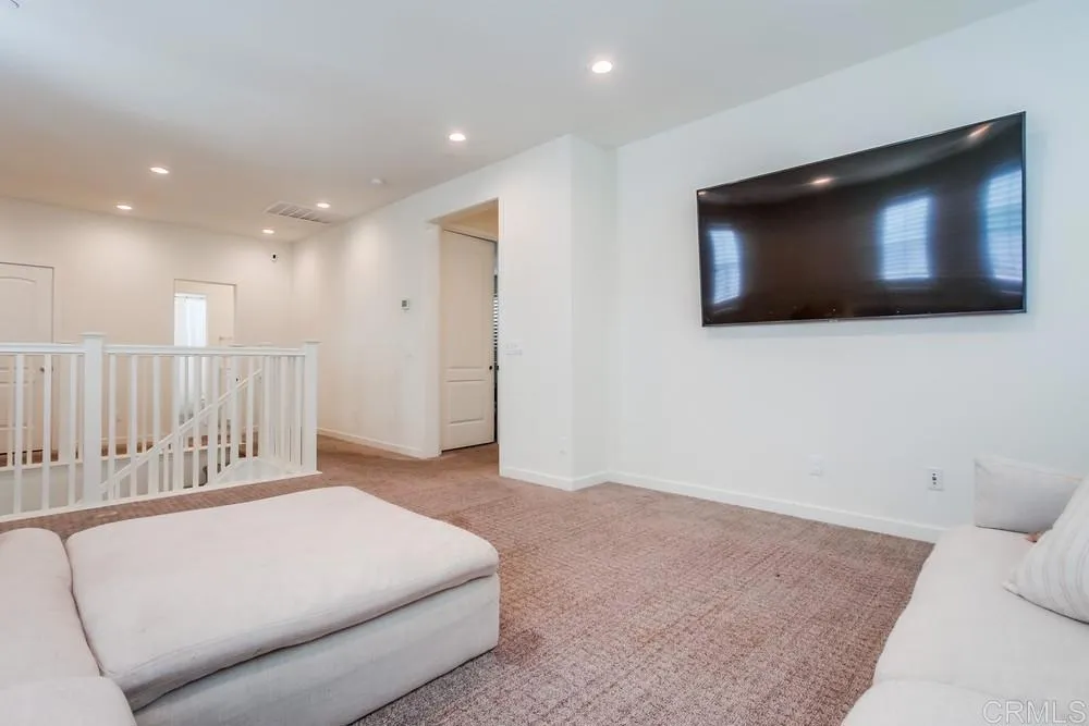 https://cdn.realtyfeed.com/cdn/127/306519877/a36b5cc0a35c84449b191e437a1a38b9.webp
