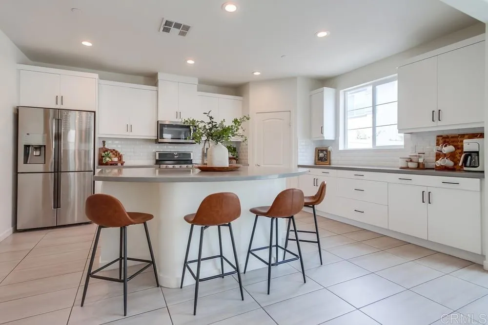 https://cdn.realtyfeed.com/cdn/127/306519877/bf088bcade87d2ac2f41de0ab3cf99c9.webp