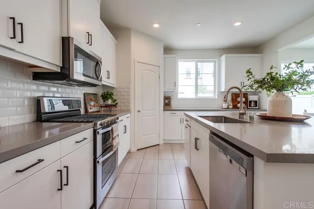 https://cdn.realtyfeed.com/cdn/127/306519877/dffe5f68f51739395785c23a1451db03.webp