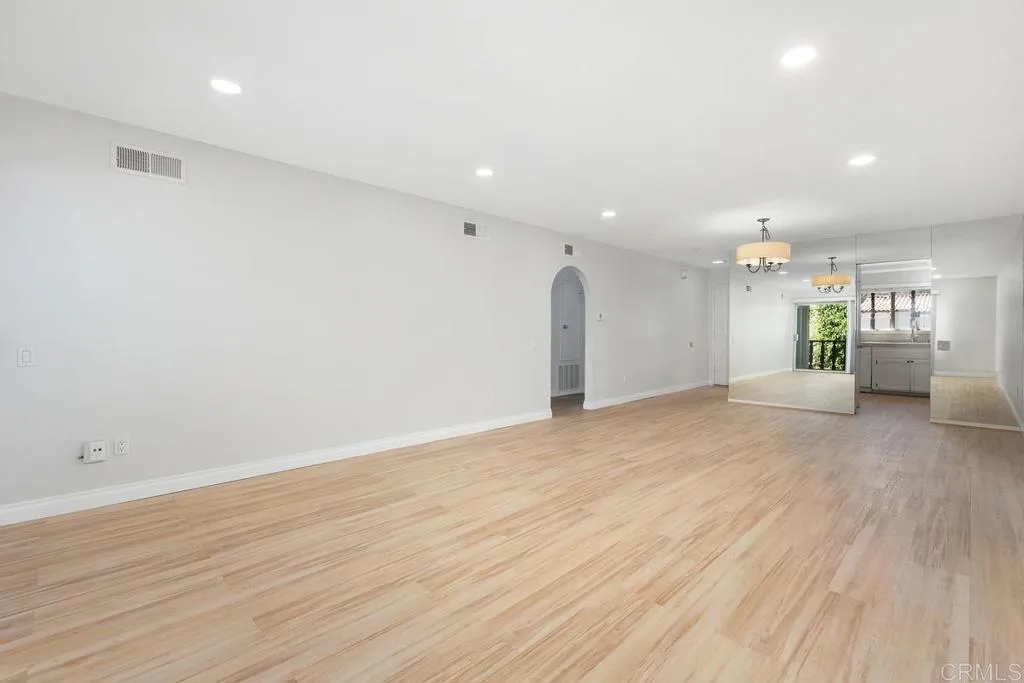 https://cdn.realtyfeed.com/cdn/127/306519881/489a4f027b095e5a515c1cfb9eb784f5.webp