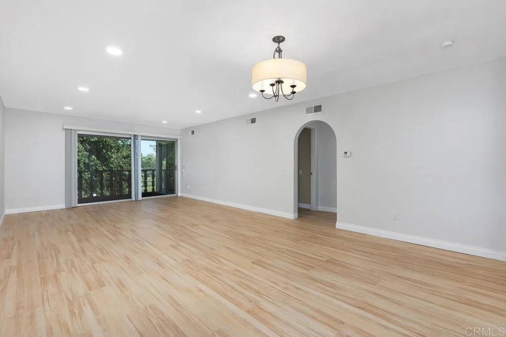 https://cdn.realtyfeed.com/cdn/127/306519881/df00e2db579b0fccab7e8c0cbfa485c7.webp
