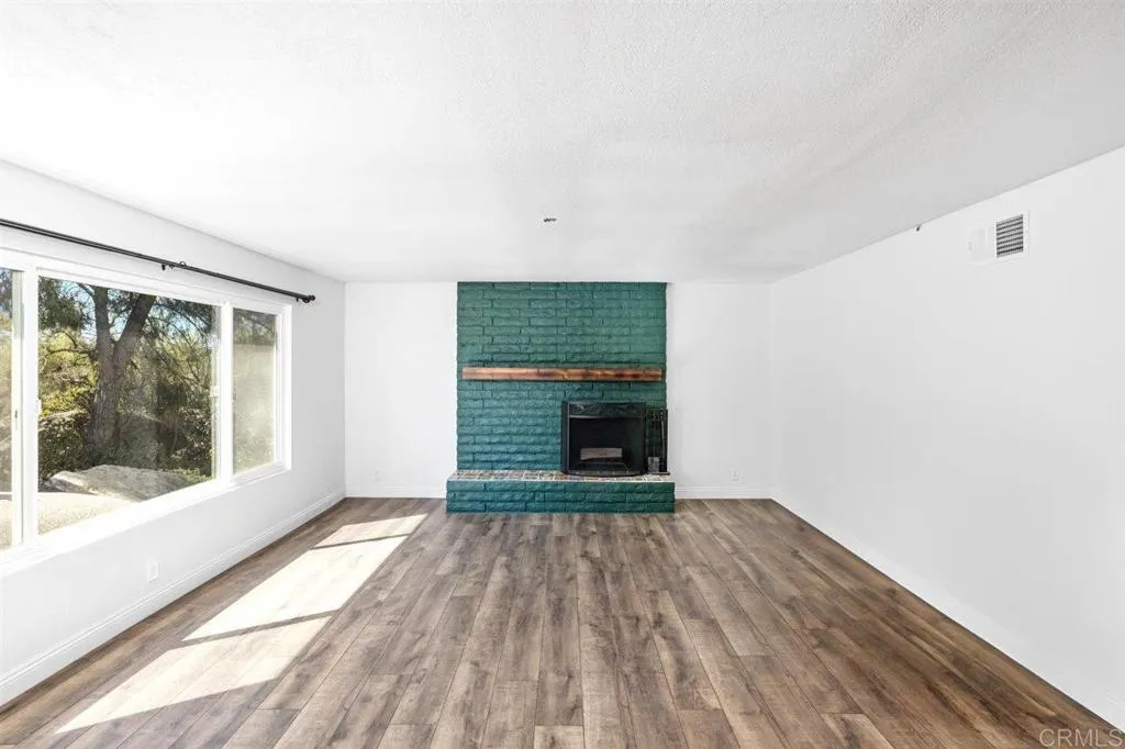 https://cdn.realtyfeed.com/cdn/127/306519991/ef5907ee82cc2ec7bed612023cd7268c.webp