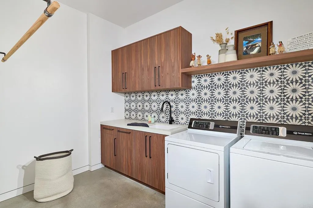 https://cdn.realtyfeed.com/cdn/127/306520115/0bb456ca3bca6468ab4ce62d60f8a359.webp