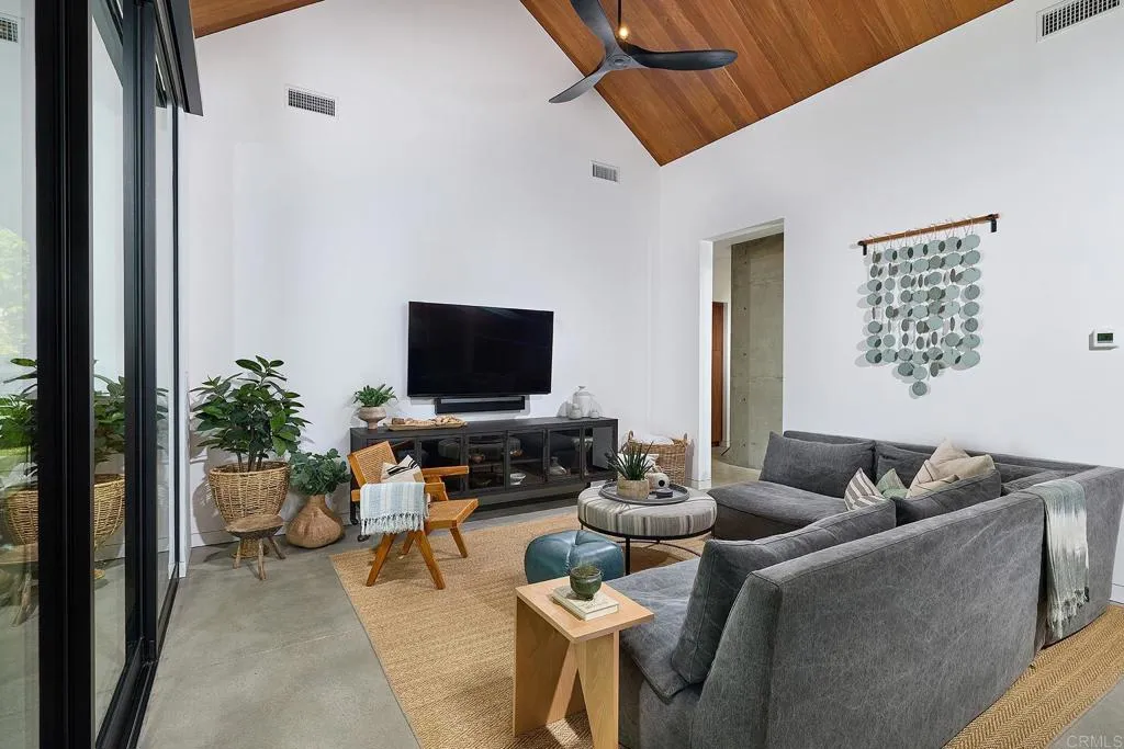 https://cdn.realtyfeed.com/cdn/127/306520115/16b03a9722ea97764e4257f7580f04d8.webp