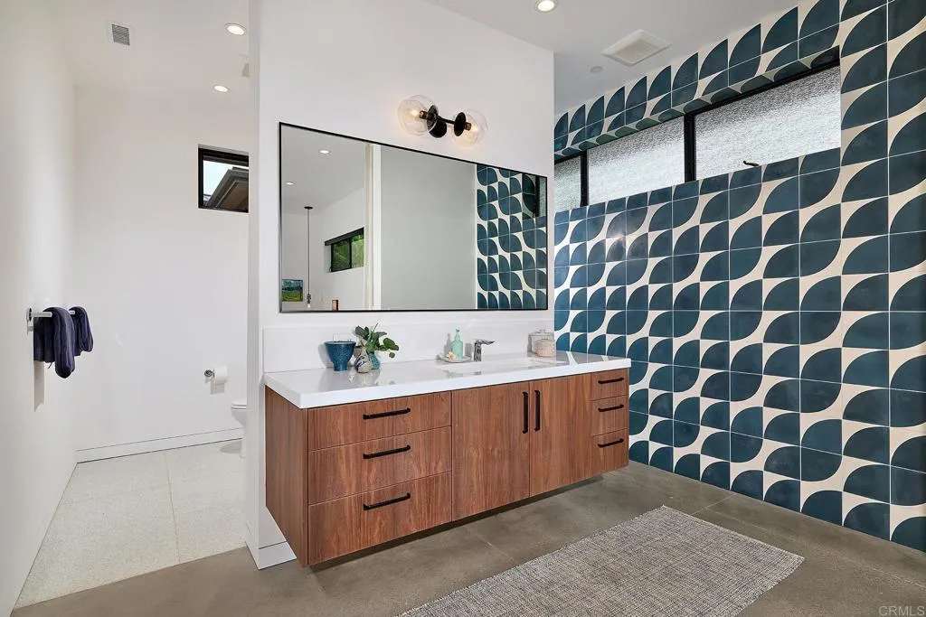 https://cdn.realtyfeed.com/cdn/127/306520115/5cb38bbeea34c17db77e305f9446653c.webp