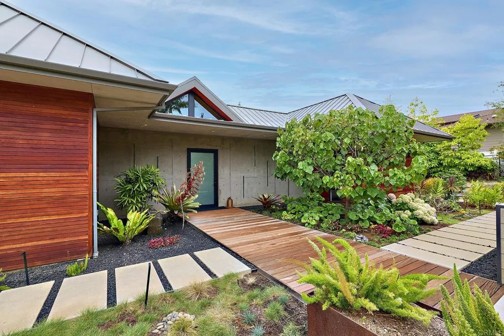 https://cdn.realtyfeed.com/cdn/127/306520115/892e76a5305e900bab02d8e436a76944.webp