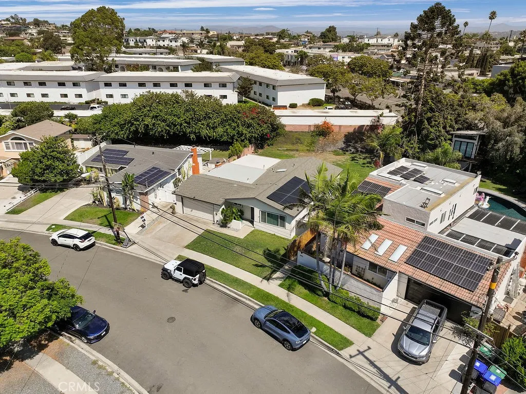 https://cdn.realtyfeed.com/cdn/127/306520202/d210ef31a5e0adb7c3d11bf43948556e.webp