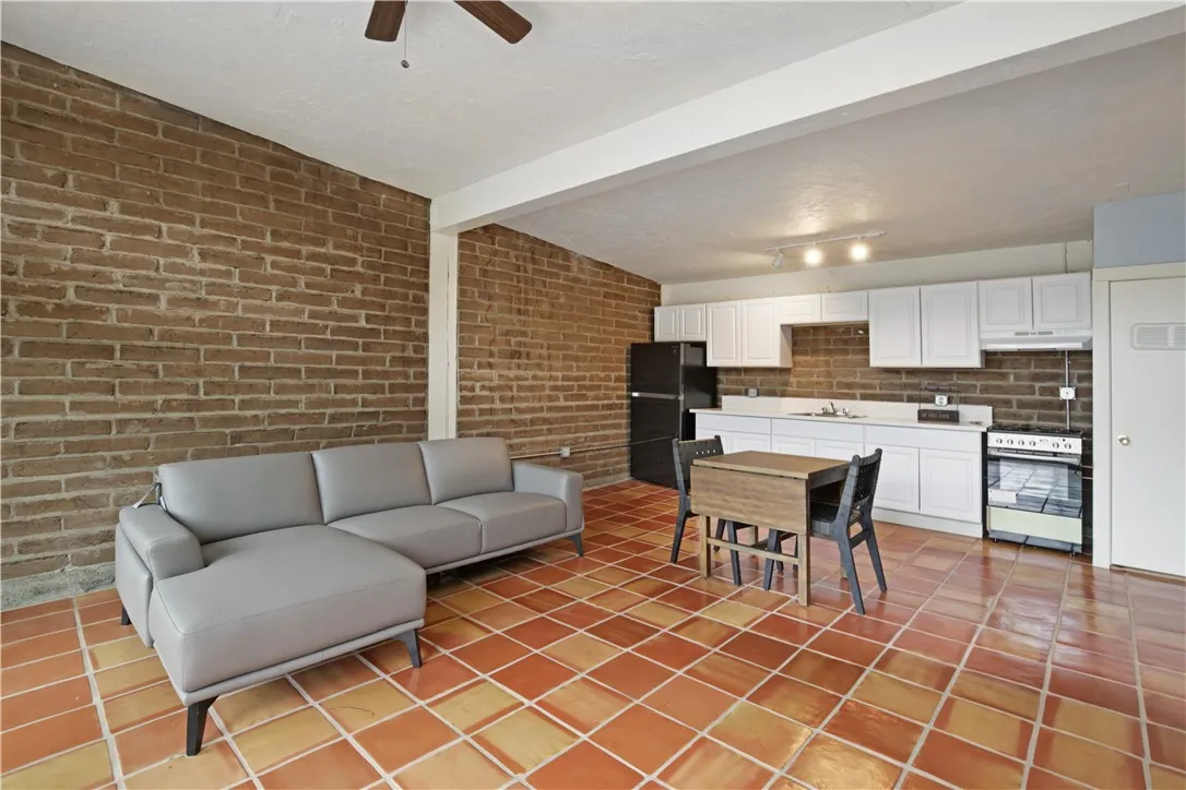 https://cdn.realtyfeed.com/cdn/127/306520218/137579c7b43e46334346ef2e14313855.webp