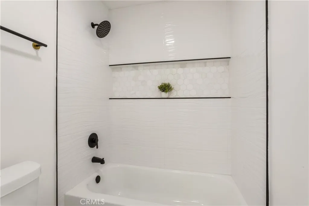 https://cdn.realtyfeed.com/cdn/127/306520235/e8e2b7e3180b6d1d5d31f32d49ebd558.webp