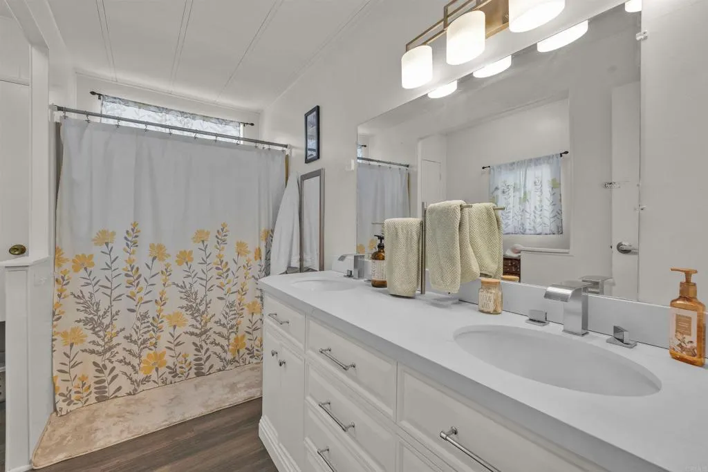 https://cdn.realtyfeed.com/cdn/127/306520257/c447b88b7cabd2d2b5e73656be93f82d.webp
