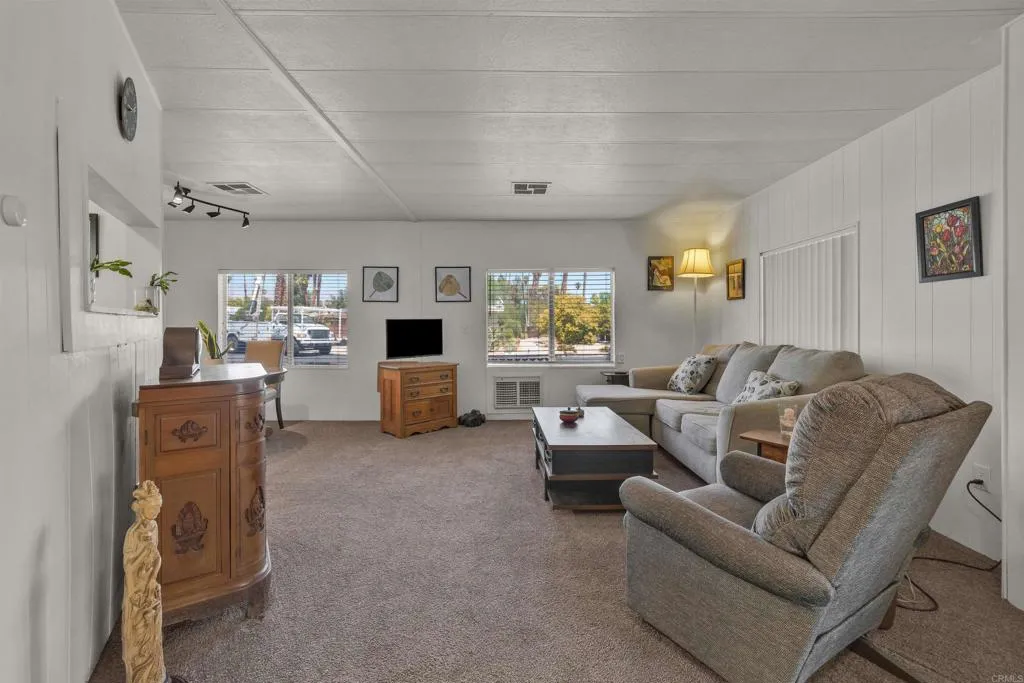 https://cdn.realtyfeed.com/cdn/127/306520257/cbe76c1f274c732a683a32e60042ce75.webp