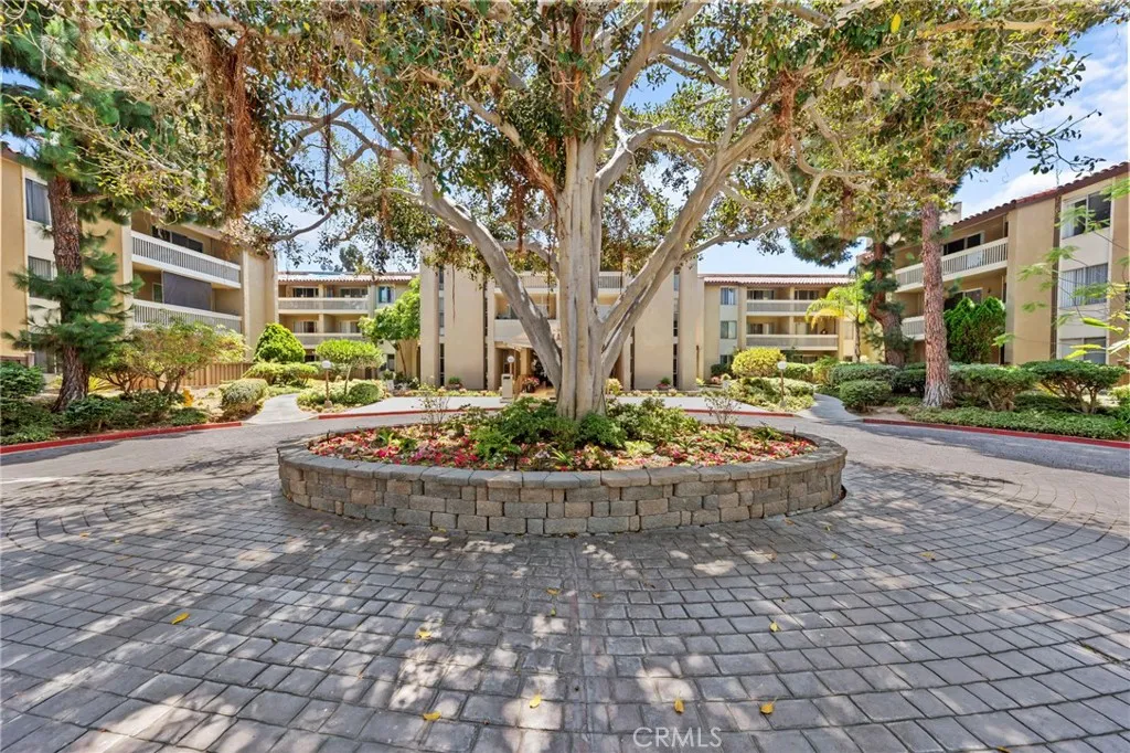 https://cdn.realtyfeed.com/cdn/127/306520287/75b25d2dd7193025c21ea7d6f658b73f.webp