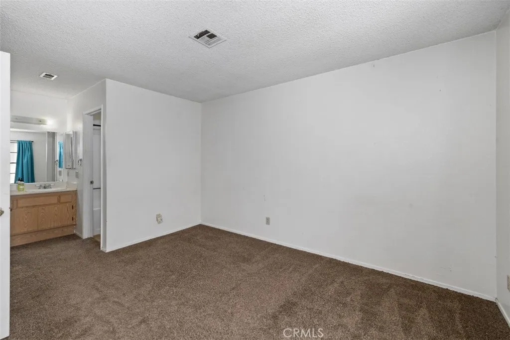 https://cdn.realtyfeed.com/cdn/127/306520339/5317dbd0db19940f901e3cacb4179bc3.webp