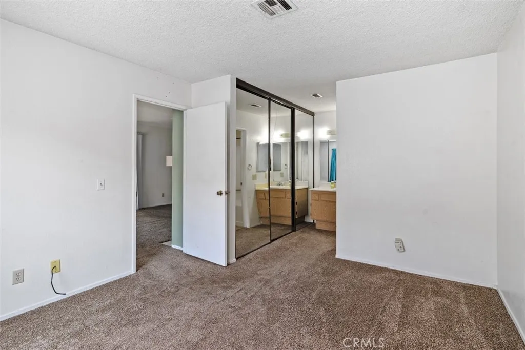 https://cdn.realtyfeed.com/cdn/127/306520339/7167455f465c5fec18f20df96ac7e37b.webp