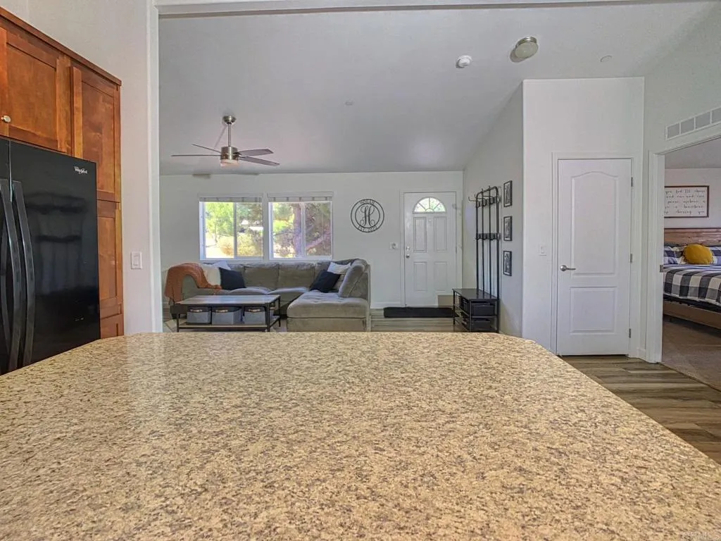 https://cdn.realtyfeed.com/cdn/127/306520357/d8bf6d145172b361bfa878ba406f3cca.webp