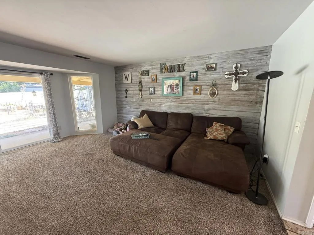 https://cdn.realtyfeed.com/cdn/127/306520395/6b512a8f7b4018655efbef9289167ec5.webp