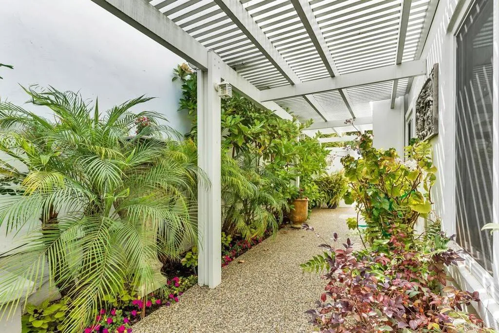 https://cdn.realtyfeed.com/cdn/127/306520423/c965fb0c23f5b02eebe87ff462ad489d.webp