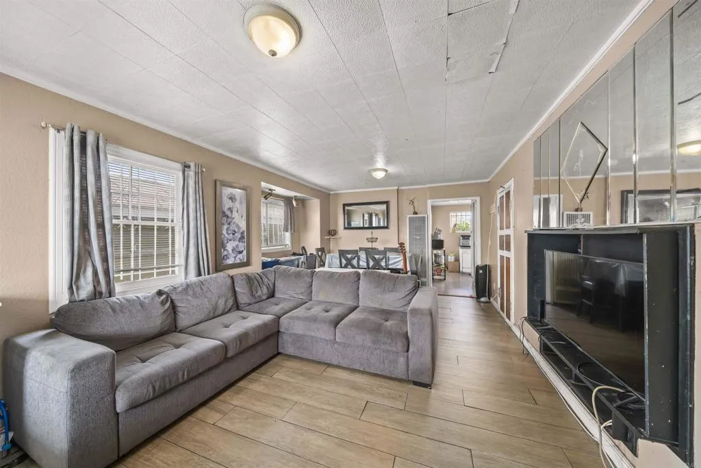https://cdn.realtyfeed.com/cdn/127/306520424/b3bc046575f900a8dc94620771656aab.webp