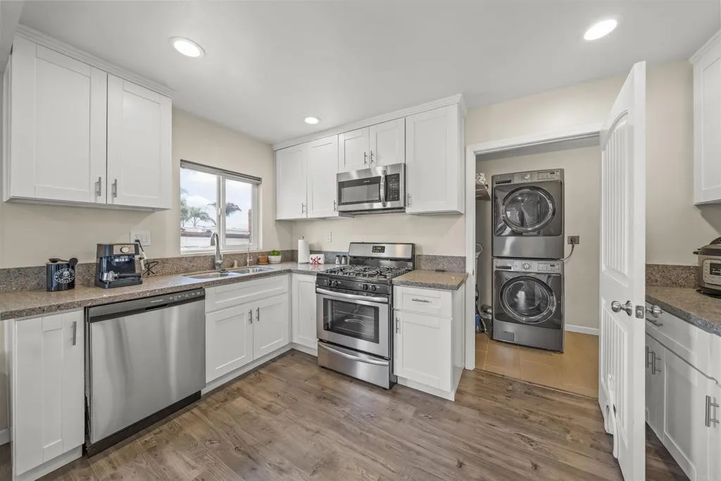 https://cdn.realtyfeed.com/cdn/127/306520450/75f78377c8752f379bcdc10382e6f121.webp