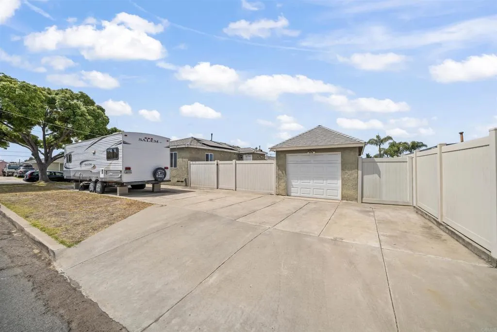 https://cdn.realtyfeed.com/cdn/127/306520450/bcd5504e9d07d458849d245b48a6714c.webp