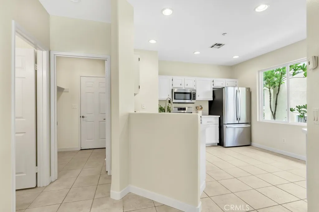 https://cdn.realtyfeed.com/cdn/127/306520460/2938e5ee65a44ee99e38da07a500beb3.webp