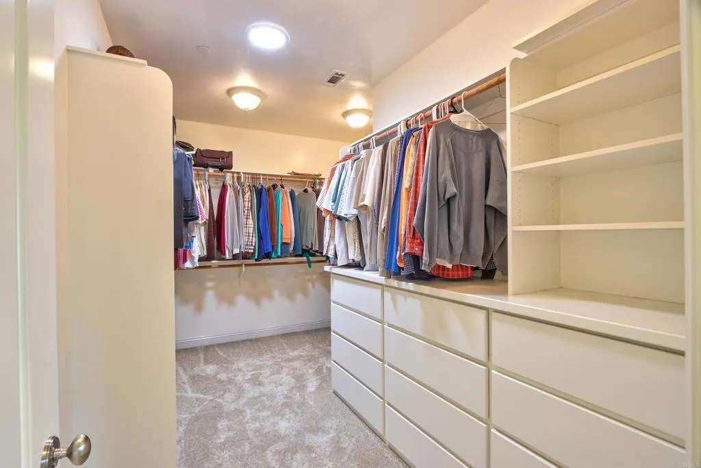 https://cdn.realtyfeed.com/cdn/127/306520500/0cced7a2097082f2a7f938f841bbe29e.webp