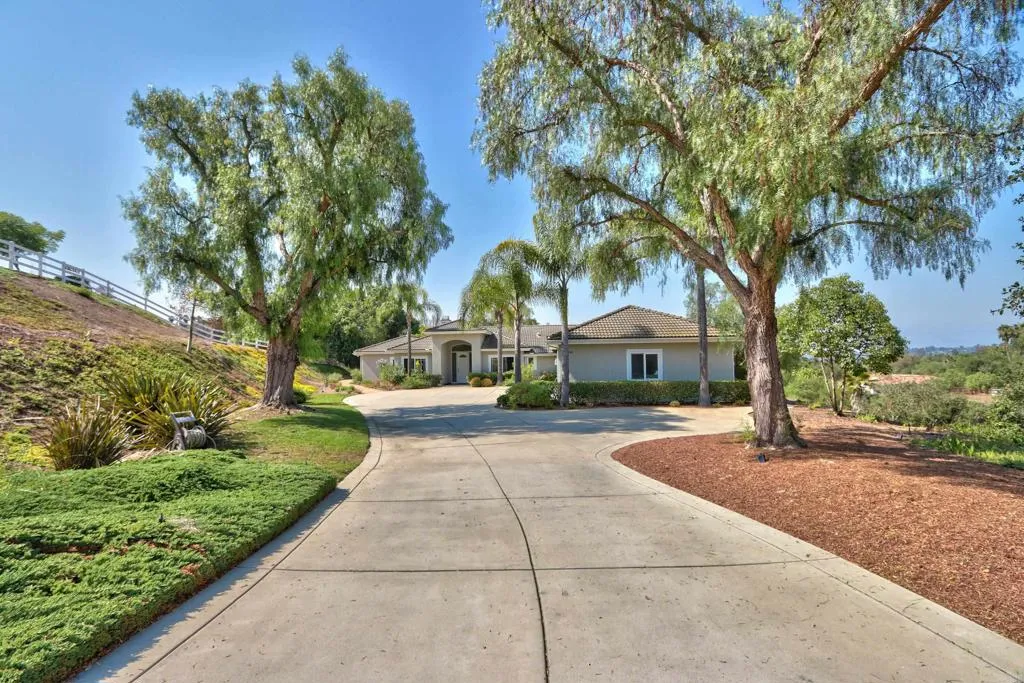 https://cdn.realtyfeed.com/cdn/127/306520500/7e87ec20c03b81790576305e80ed6f10.webp