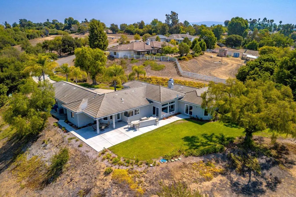 https://cdn.realtyfeed.com/cdn/127/306520500/c958cb6ae7b844016d278ede7fbf3171.webp