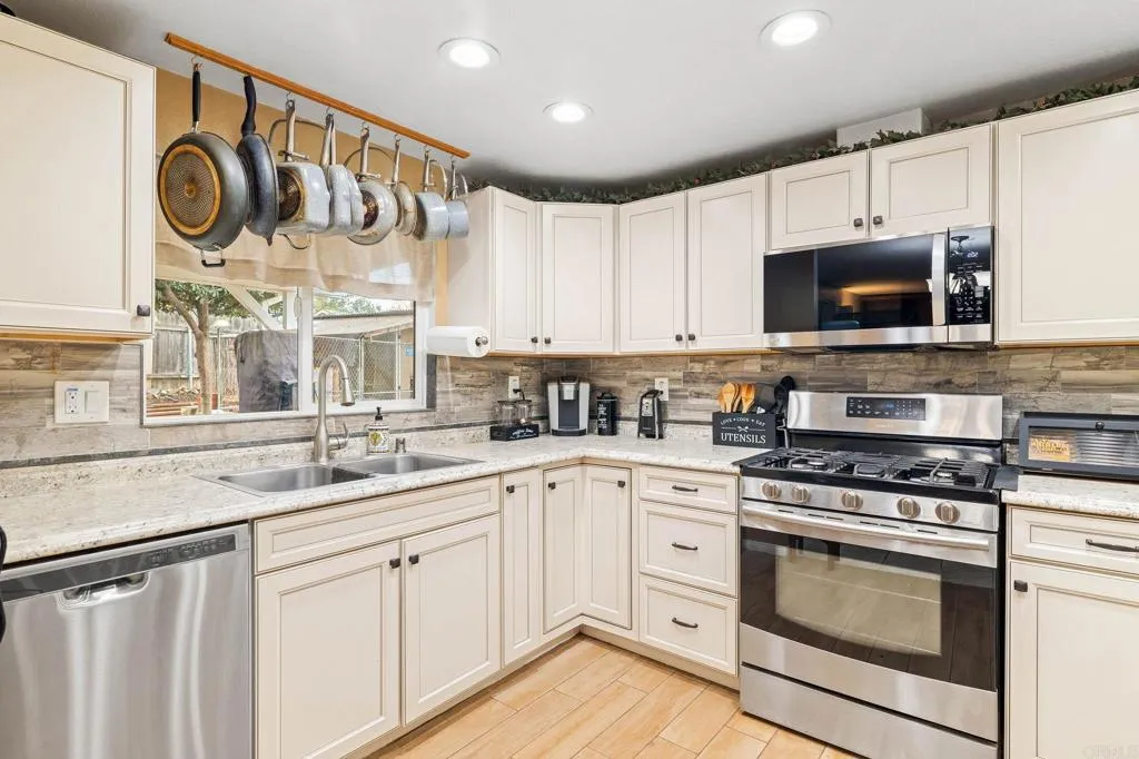 https://cdn.realtyfeed.com/cdn/127/306520503/087a25d799a7e32435c700423843a78c.webp