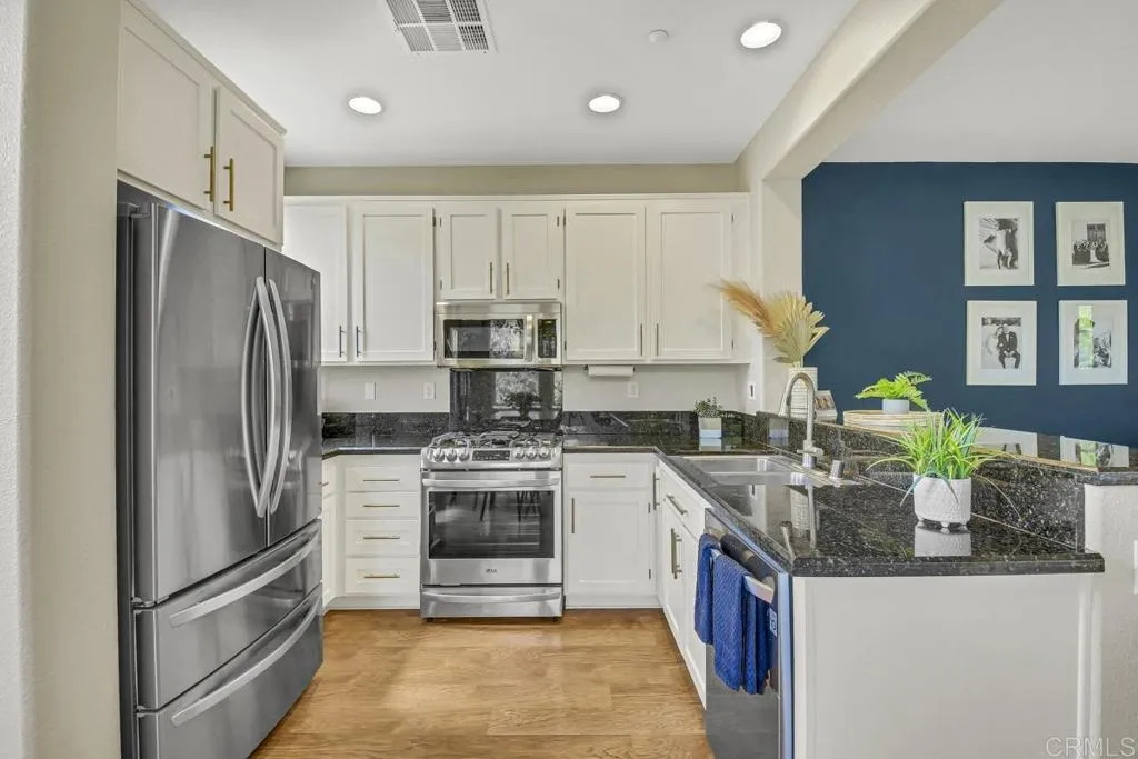 https://cdn.realtyfeed.com/cdn/127/306520523/9ff27b9a94f38ac00260896510e008f6.webp