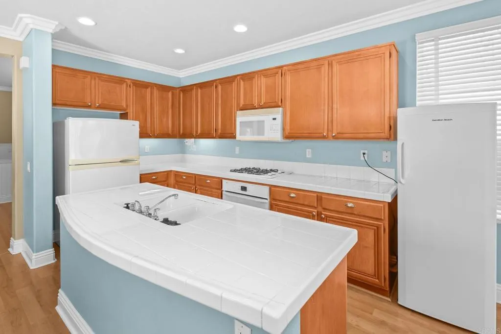 https://cdn.realtyfeed.com/cdn/127/306520547/b1dffd8d91e3360f5ce398803486cf1c.webp