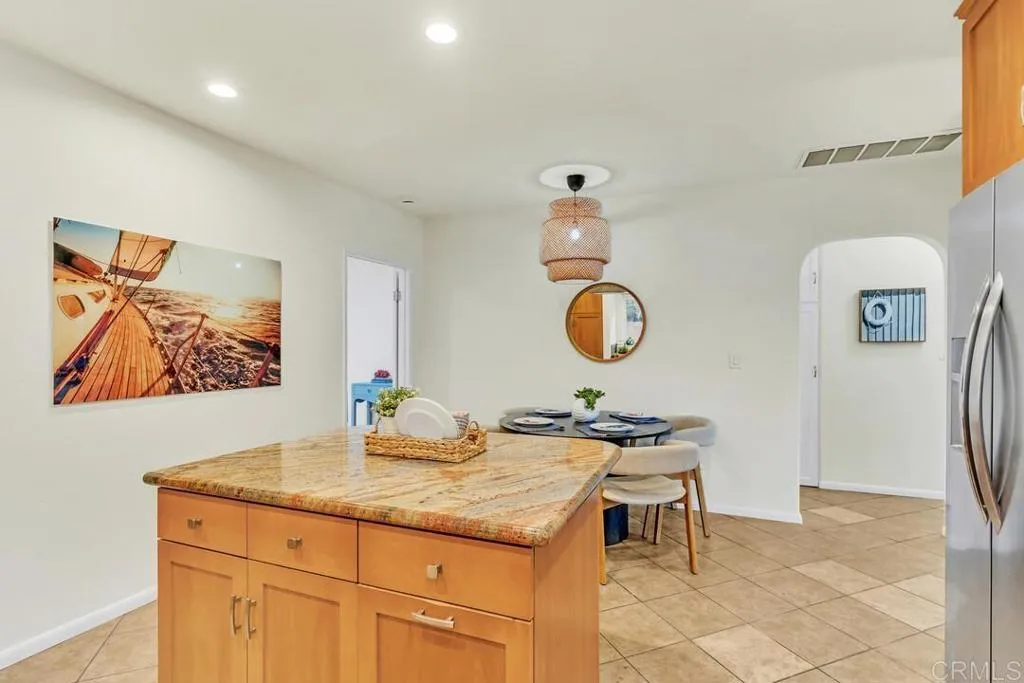 https://cdn.realtyfeed.com/cdn/127/306520559/2b8e006f76afeb637fd5cdb28ba7f18a.webp