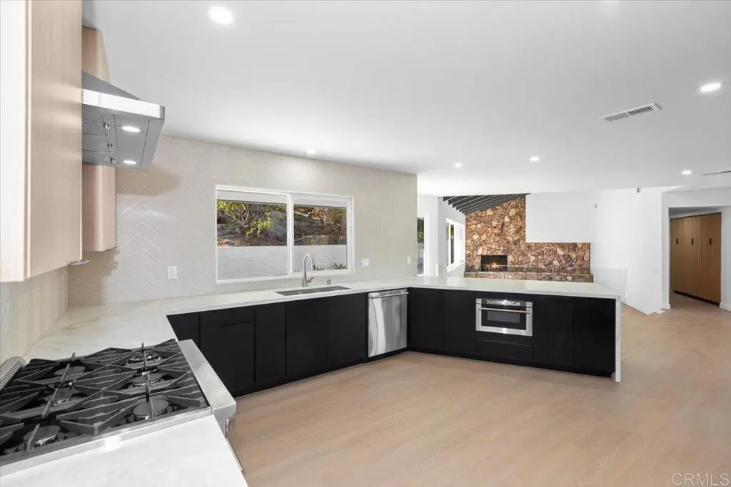 https://cdn.realtyfeed.com/cdn/127/306520609/0e2b6d448565212592a157fb3f26909b.webp