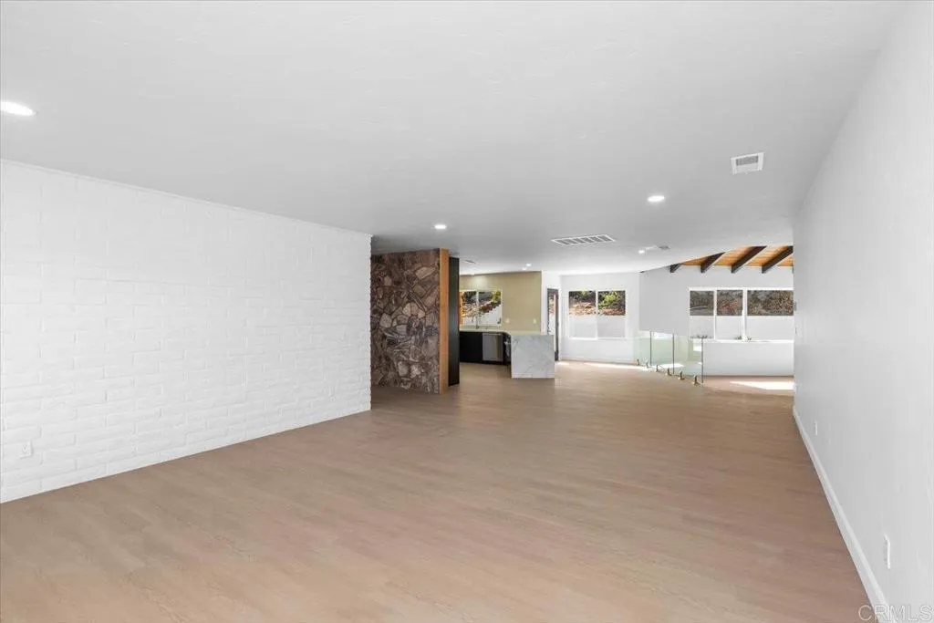 https://cdn.realtyfeed.com/cdn/127/306520609/2a1c4abdc1abe286b14f16705e79e4cd.webp