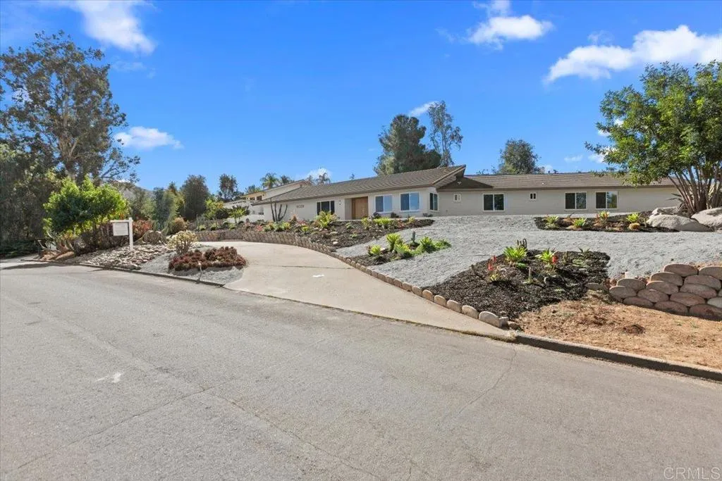 https://cdn.realtyfeed.com/cdn/127/306520609/58dc511ecaba55b4778825b43fb9459c.webp