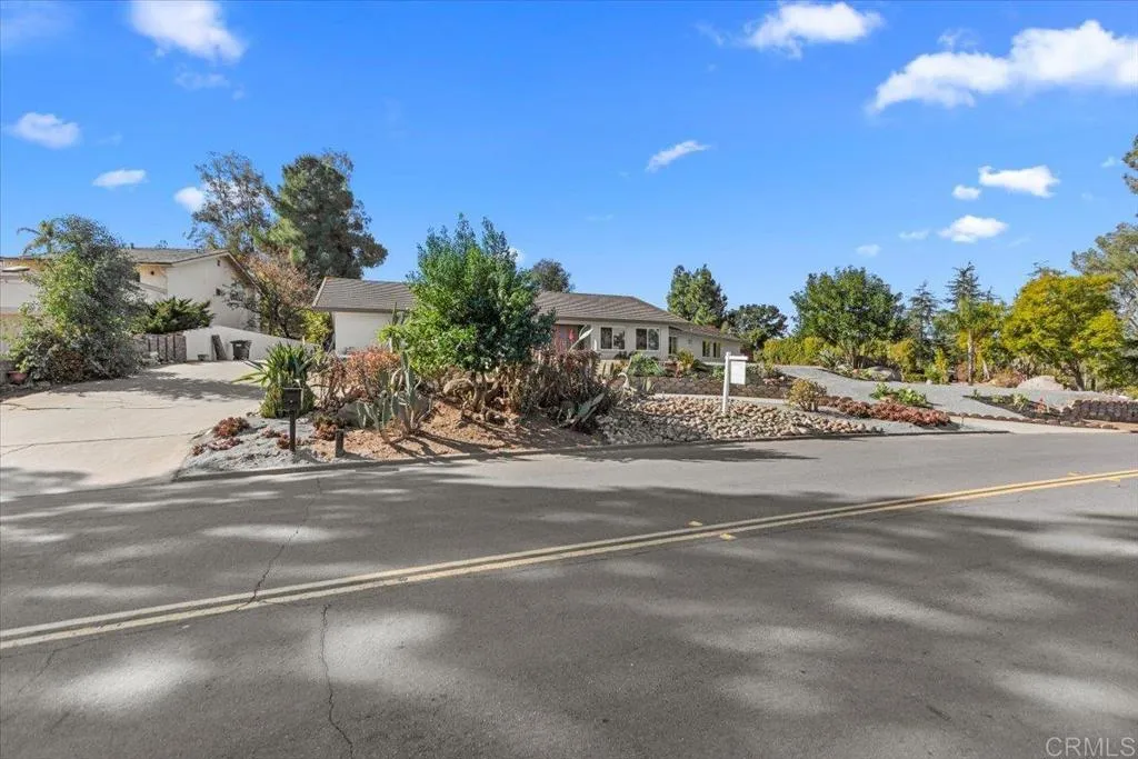 https://cdn.realtyfeed.com/cdn/127/306520609/5c98f617aa7c2a1776efe887a8f3ad28.webp