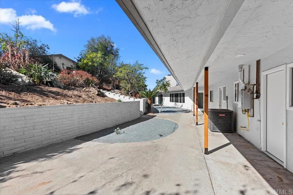 https://cdn.realtyfeed.com/cdn/127/306520609/6760b463fcf35adcec23e9ac880d307e.webp