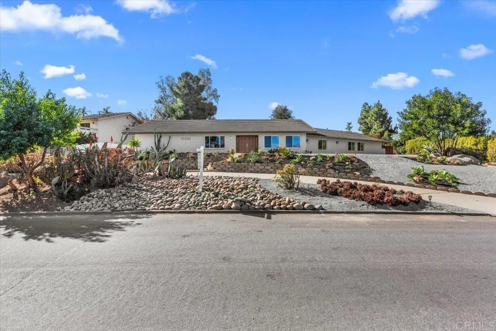 https://cdn.realtyfeed.com/cdn/127/306520609/8c021f02fb0032d18ec35764d75ef2c9.webp