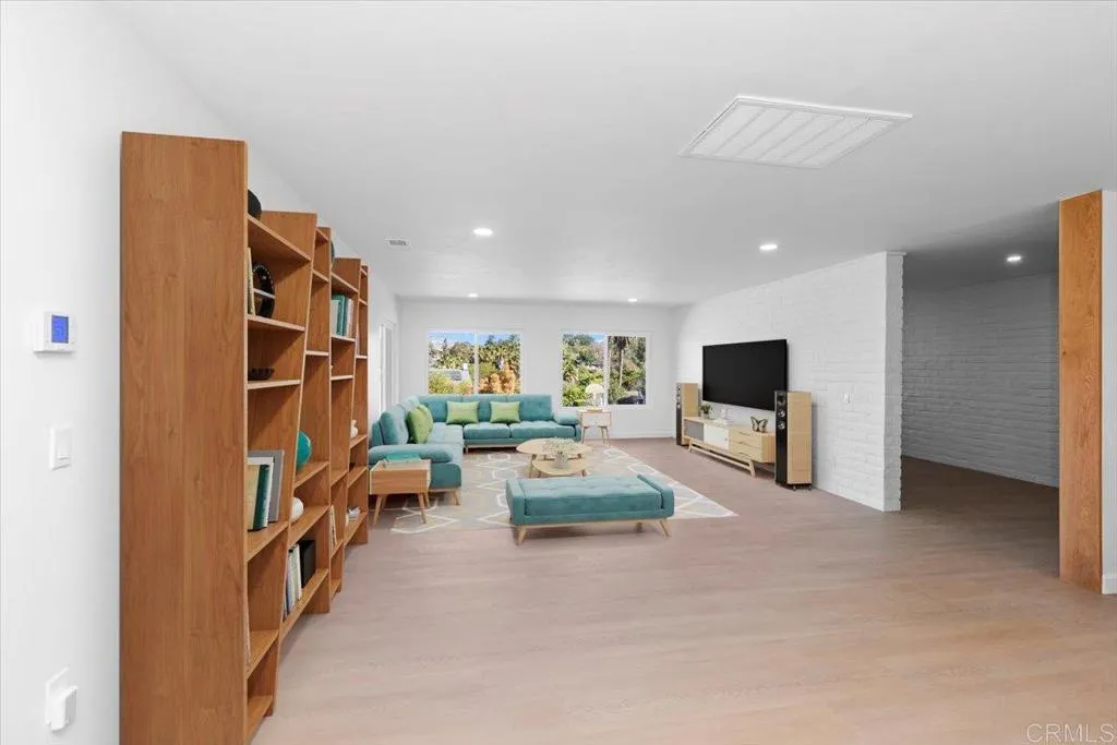 https://cdn.realtyfeed.com/cdn/127/306520609/8d9a7e01a080051d21ff9d06f5d5b1e4.webp
